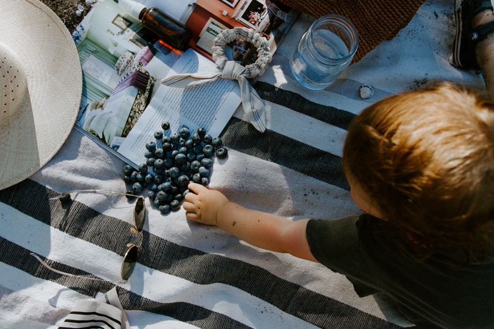 A natural bug repellent mixing lavender and lemon essential oils...