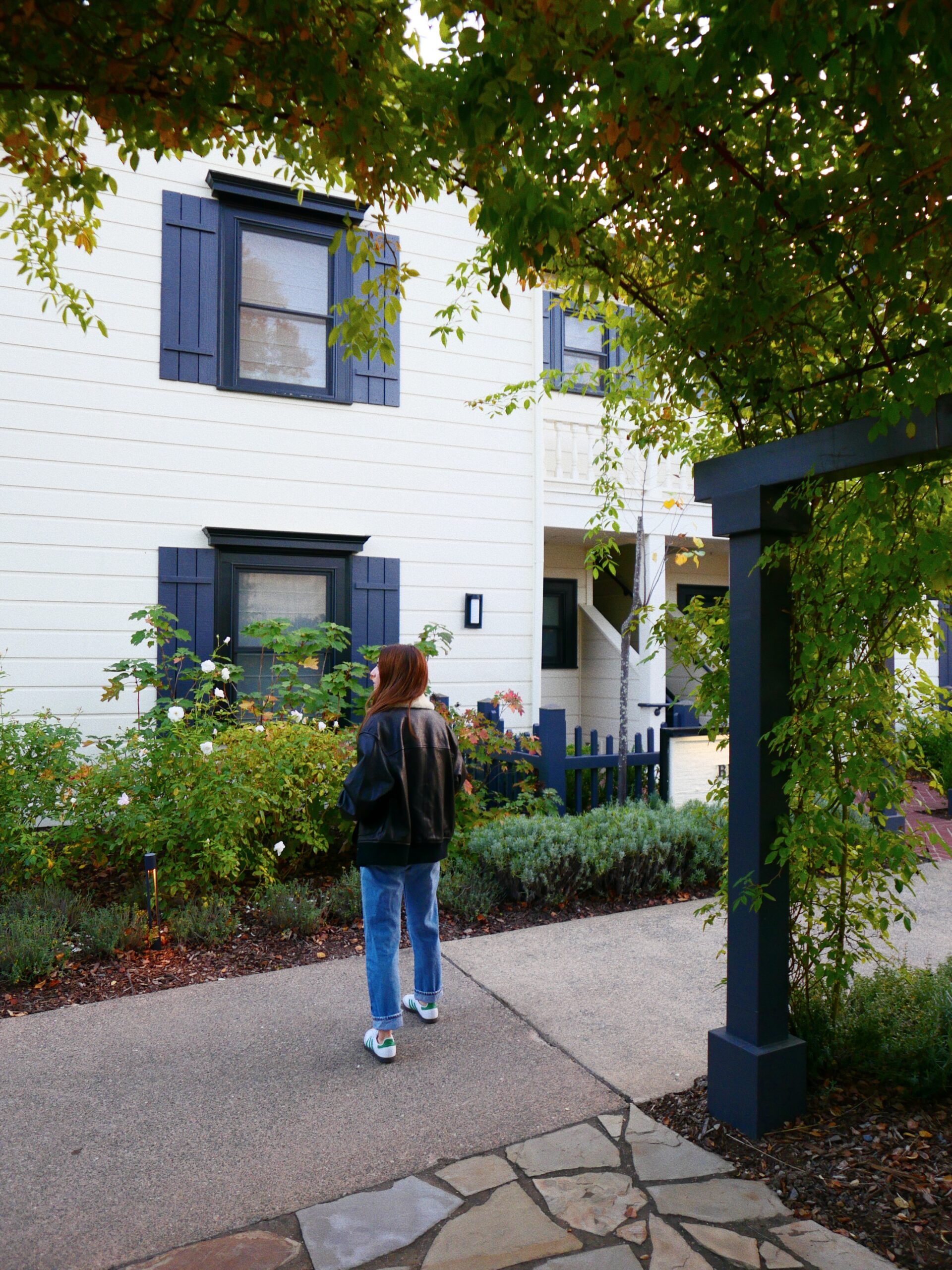 Alicia Lund wearing leather jacket, jeans, and shoes